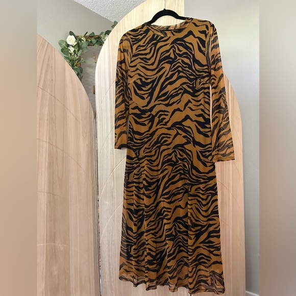 Zebra print dress - Picture 2 of 3